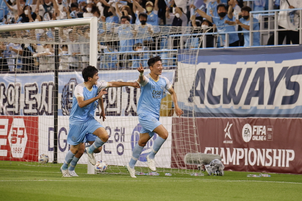 결승골을 터뜨린 조진우(우)와 기뻐하는 홍정운(좌) ©대구 FC 제공 결승골을 터뜨린 조진우(우)와 기뻐하는 홍정운(좌) ©대구 FC 제공