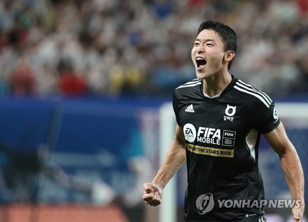 전반 팀 K리그의 첫 골을 터뜨린 조규성 ©연합뉴스 전반 팀 K리그의 첫 골을 터뜨린 조규성 ©연합뉴스