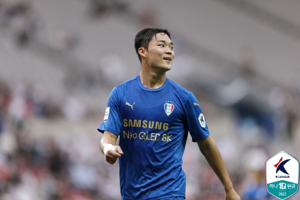 4일 서울월드컵경기장에서 열린 슈퍼매치에서 수원 삼성 블루윙즈가 FC서울에 3:1로 완승을 거뒀다. 사진은 2골을 터뜨린 수원 오현규. ⓒ연합뉴스=한국프로축구연맹 제공 4일 서울월드컵경기장에서 열린 슈퍼매치에서 수원 삼성 블루윙즈가 FC서울에 3:1로 완승을 거뒀다. 사진은 2골을 터뜨린 수원 오현규. ⓒ연합뉴스=한국프로축구연맹 제공