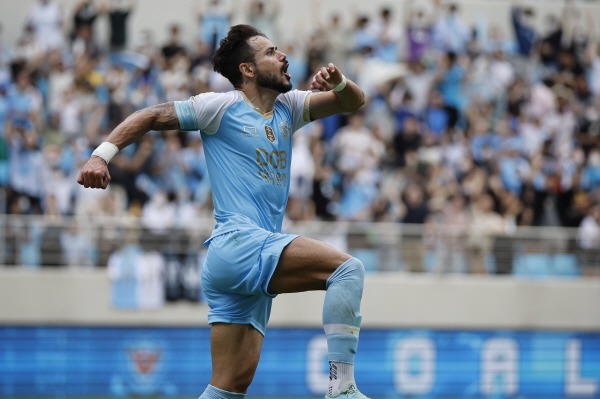 '하나원큐 K리그1 2022' 33라운드 경기에서 대구가 서울에 3:0으로 승리했다. 사진은 추가골을 기록한 세징야 ©대구 FC 제공 '하나원큐 K리그1 2022' 33라운드 경기에서 대구가 서울에 3:0으로 승리했다. 사진은 추가골을 기록한 세징야 ©대구 FC 제공