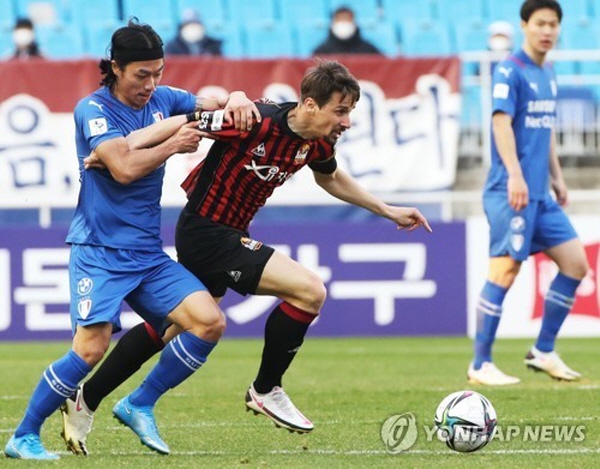 9일엔 수원 삼성 블루윙즈와 FC서울의 시즌 마지막 슈퍼매치가 열린다. ⓒ연합뉴스 9일엔 수원 삼성 블루윙즈와 FC서울의 시즌 마지막 슈퍼매치가 열린다. ⓒ연합뉴스