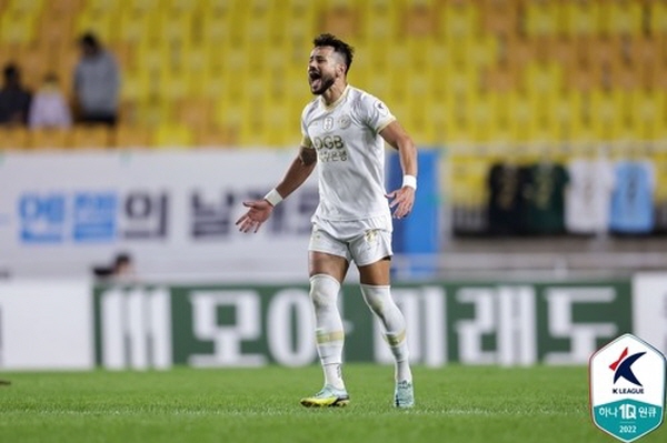 12일 열리 '하나원큐 K리그1 2022' 36라운드 경기에서 대구는 수원에 2:1로 승리했다. 사진은 1골 1도움을 기록한 대구 세징야 ©연합뉴스=한국프로축구연맹 제공 12일 열리 '하나원큐 K리그1 2022' 36라운드 경기에서 대구는 수원에 2:1로 승리했다. 사진은 1골 1도움을 기록한 대구 세징야 ©연합뉴스=한국프로축구연맹 제공