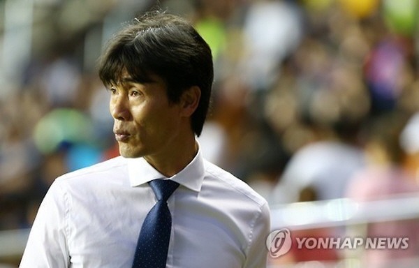 2016년 포항에서 감독 신고식을 치른 최진철 ©연합뉴스 2016년 포항에서 감독 신고식을 치른 최진철 ©연합뉴스