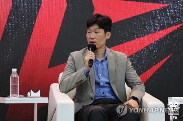 전북 현대에서 테크니컬 디렉터를 맡으면서 행정가의 길을 걷고 있는 박지성 ©연합뉴스 전북 현대에서 테크니컬 디렉터를 맡으면서 행정가의 길을 걷고 있는 박지성 ©연합뉴스