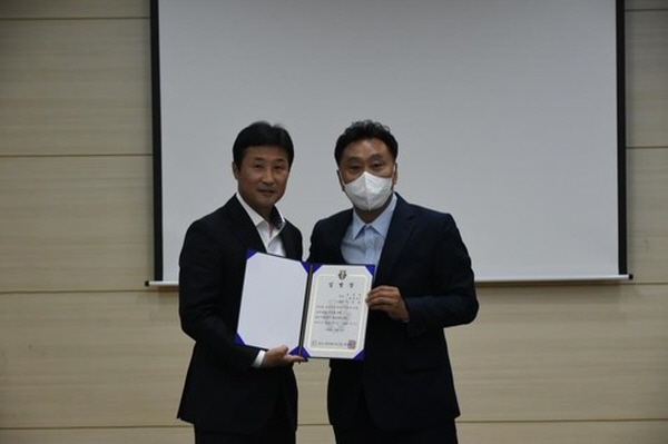 용인시 축구센터 총감독에 임명된 이을용 ©연합뉴스 용인시 축구센터 총감독에 임명된 이을용 ©연합뉴스