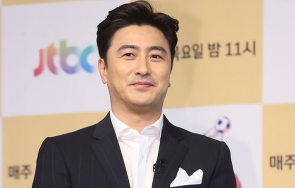 프로팀 지휘가 가능한 P급 지도자 자격 획득을 앞두고 있는 안정환 ©연합뉴스 프로팀 지휘가 가능한 P급 지도자 자격 획득을 앞두고 있는 안정환 ©연합뉴스