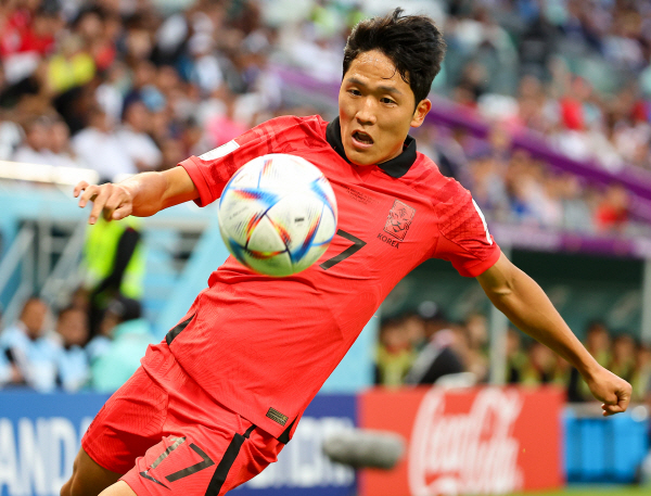 24일 카타르 알라얀의 에듀케이션 시티 스타디움에서 열린 '2022 카타르 월드컵' H조 1차전서 선발 출장한 나상호(FC서울). ⓒ연합뉴스 24일 카타르 알라얀의 에듀케이션 시티 스타디움에서 열린 '2022 카타르 월드컵' H조 1차전서 선발 출장한 나상호(FC서울). ⓒ연합뉴스