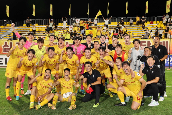 광주FC는 2022년 여러개의 2부리그 신기록을 세우면서 1부리그 승격을 확정했다. ⓒ광주FC 제공 광주FC는 2022년 여러개의 2부리그 신기록을 세우면서 1부리그 승격을 확정했다. ⓒ광주FC 제공