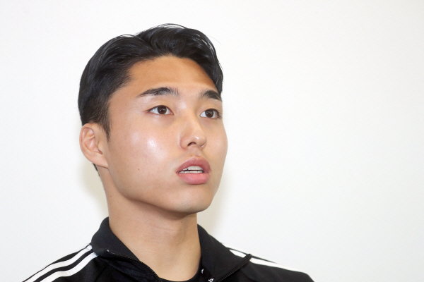 12일 기자회견에서 인터뷰 중인 전북 현대 이동준 ©연합뉴스 12일 기자회견에서 인터뷰 중인 전북 현대 이동준 ©연합뉴스