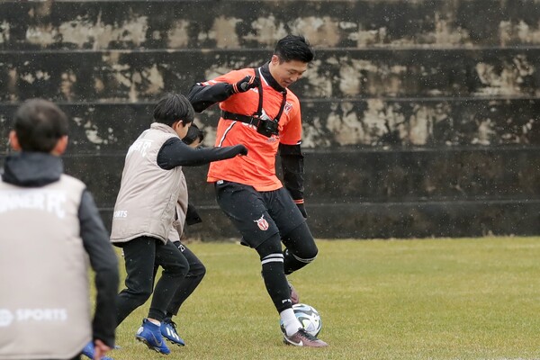 제주유나이티드(이하 제주)가 선전FC(중국)에서 활약했던 국가대표급 중앙수비수 임채민(32)을 영입했다고 13일 밝혔다. ⓒ제주유나이티드 제공 제주유나이티드(이하 제주)가 선전FC(중국)에서 활약했던 국가대표급 중앙수비수 임채민(32)을 영입했다고 13일 밝혔다. ⓒ제주유나이티드 제공