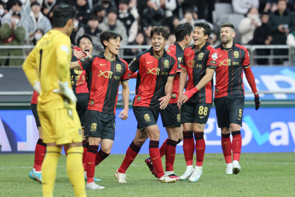 25일 오후 4시 30분 서울월드컵경기장에서 열린 하나원큐 2023 K리그1 1라운드에서 FC서울이 인천 유나이티드FC에 2:1로 승리했다. ⓒ연합뉴스 25일 오후 4시 30분 서울월드컵경기장에서 열린 하나원큐 2023 K리그1 1라운드에서 FC서울이 인천 유나이티드FC에 2:1로 승리했다. ⓒ연합뉴스