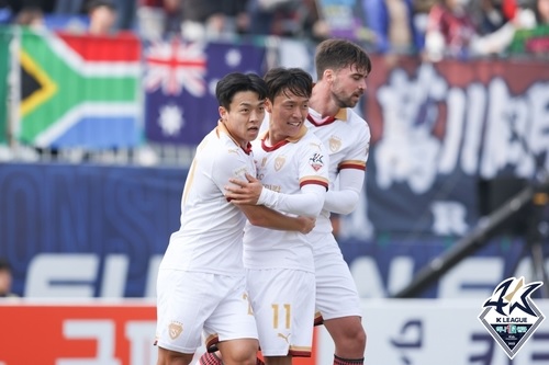 포항 공격의 핵심인 (오른쪽부터) 제카 고영준, 정재희 ©연합뉴스=한국프로축구연맹 제공 포항 공격의 핵심인 (오른쪽부터) 제카 고영준, 정재희 ©연합뉴스=한국프로축구연맹 제공