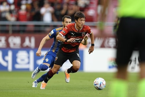 울산 현대 호랑이와 포항 스틸러스가 맞붙는 '동해안 더비'가 22일 오후 4시 30분 울산 문수축구경기장에서 열린다. ⓒ연합뉴스 울산 현대 호랑이와 포항 스틸러스가 맞붙는 '동해안 더비'가 22일 오후 4시 30분 울산 문수축구경기장에서 열린다. ⓒ연합뉴스