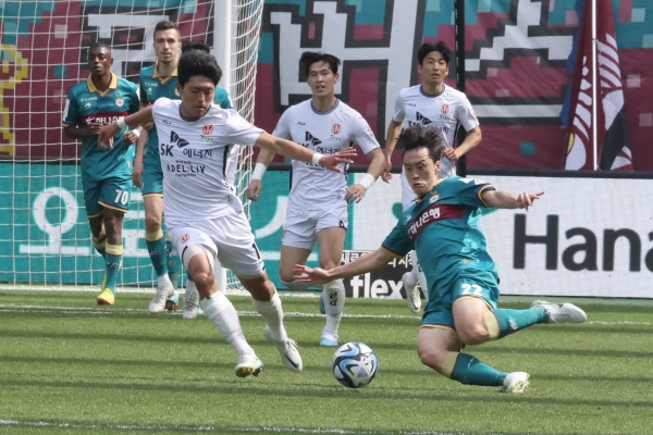 30일 대전월드컵경기장에서 열린 2023 하나원큐 K리그1 10라운드에서 제주유나이티드는 대전 하나 시티즌에 3-0 승리를 거뒀다. ⓒ연합뉴스 30일 대전월드컵경기장에서 열린 2023 하나원큐 K리그1 10라운드에서 제주유나이티드는 대전 하나 시티즌에 3-0 승리를 거뒀다. ⓒ연합뉴스