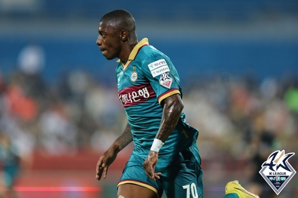 대전하나시티즌의 공격을 이끄는 '도움왕' 레안드로 ©연합뉴스=한국프로축구연맹 제공 대전하나시티즌의 공격을 이끄는 '도움왕' 레안드로 ©연합뉴스=한국프로축구연맹 제공