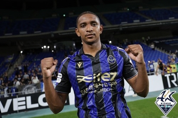 12일 울산전에서 선제골 도움과 결승골로 승리를 견인한 인천 에르난데스 ©연합뉴스=한국프로축구연맹 제공 12일 울산전에서 선제골 도움과 결승골로 승리를 견인한 인천 에르난데스 ©연합뉴스=한국프로축구연맹 제공