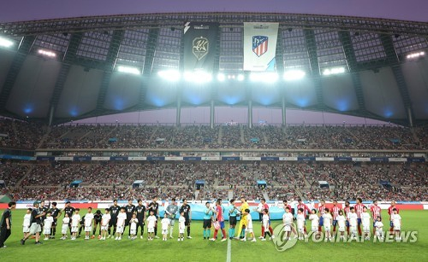 27일 서울월드컵경기장에서 열린 쿠팡플레이 시리즈 1차전 팀 K리그와 아틀레티코 마드리드(AT마드리드)의 경기에서 팀 K리그가 3:2로 승리했다. ©연합뉴스 제공 27일 서울월드컵경기장에서 열린 쿠팡플레이 시리즈 1차전 팀 K리그와 아틀레티코 마드리드(AT마드리드)의 경기에서 팀 K리그가 3:2로 승리했다. ©연합뉴스 제공
