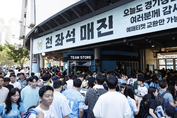 지난 20R 수원 삼성전 매진 당시 DGB대구은행파크 야외광장 전경 ©대구 FC 제공 지난 20R 수원 삼성전 매진 당시 DGB대구은행파크 야외광장 전경 ©대구 FC 제공