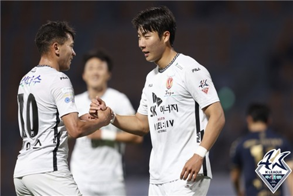 지난 수원FC와의 경기에서 2골 1도움을 기록한 제주유나이티드의 서진수 ©연합뉴스=한국프로축구연맹 제공 지난 수원FC와의 경기에서 2골 1도움을 기록한 제주유나이티드의 서진수 ©연합뉴스=한국프로축구연맹 제공