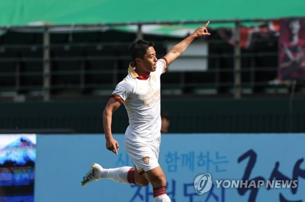 최근 7경기 조용한 포항스틸러스의 백성동 '부활의 날갯짓'을 노린다 ©연합뉴스=한국프로축구연맹 제공 최근 7경기 조용한 포항스틸러스의 백성동 '부활의 날갯짓'을 노린다 ©연합뉴스=한국프로축구연맹 제공