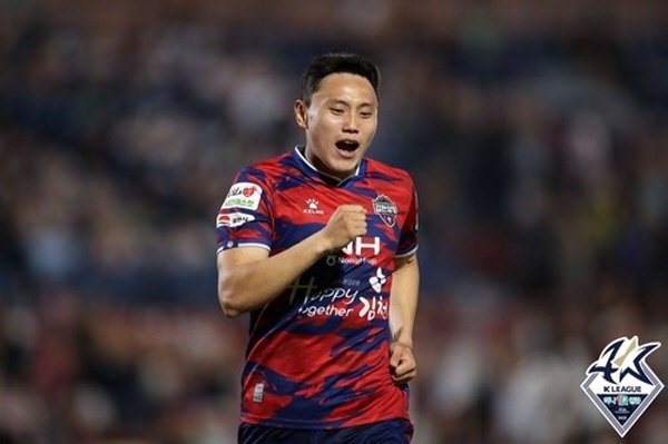 13골로 리그 득점 2위를 달리고 있는 김천 조영욱 ©연합뉴스=한국프로축구연맹 제공 13골로 리그 득점 2위를 달리고 있는 김천 조영욱 ©연합뉴스=한국프로축구연맹 제공