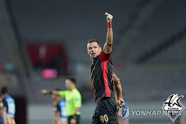 김진규 감독 대행체제에서 살아난 일류첸코 ©연합뉴스=한국프로축구연맹 제공 김진규 감독 대행체제에서 살아난 일류첸코 ©연합뉴스=한국프로축구연맹 제공