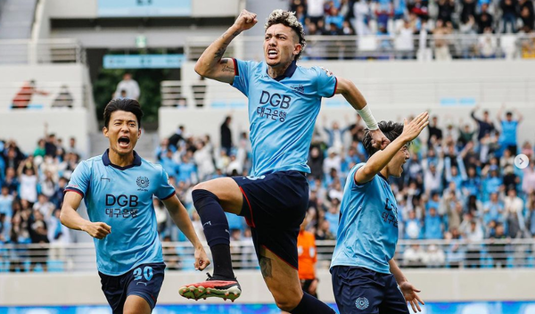 8일 열린 하나원큐 K리그 1 2023 33라운드 대구FC와 수원FC의 경기에서 동점골을 성공시키고 기뻐하는 대구 벨톨라. ⓒ대구FC SNS 캡처 8일 열린 하나원큐 K리그 1 2023 33라운드 대구FC와 수원FC의 경기에서 동점골을 성공시키고 기뻐하는 대구 벨톨라. ⓒ대구FC SNS 캡처