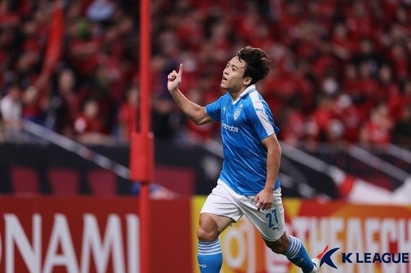 포항 스틸러스가 24일 오후 7시 일본 사이타마에 위치한 사이타마 스타디움 2002에서 열린 2023-24시즌 아시아축구연맹(AFC) 챔피언스리그(ACL) 조별리그 J조 3차전에서 일본 사이타마 우라와 레드 다이아몬즈에 2:0 스코어로 승리했다. 사진은 선제골을 넣은 포항 정재희. ⓒ연합뉴스=한국프로축구연맹 제공 포항 스틸러스가 24일 오후 7시 일본 사이타마에 위치한 사이타마 스타디움 2002에서 열린 2023-24시즌 아시아축구연맹(AFC) 챔피언스리그(ACL) 조별리그 J조 3차전에서 일본 사이타마 우라와 레드 다이아몬즈에 2:0 스코어로 승리했다. 사진은 선제골을 넣은 포항 정재희. ⓒ연합뉴스=한국프로축구연맹 제공