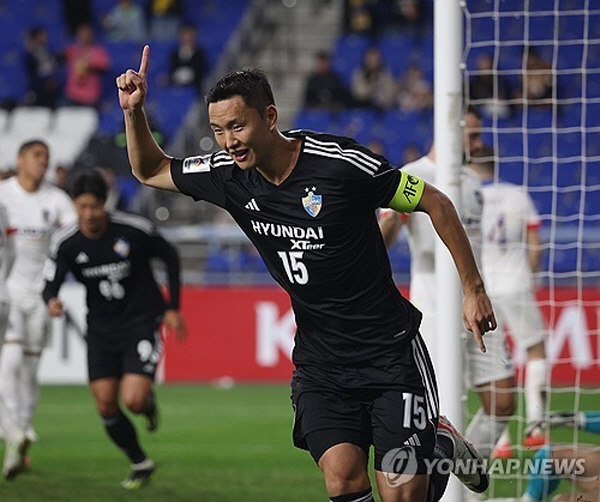 24일 펼쳐진 ACL 매치데이4 I조 울산 현대와 조호르 FC와의 경기에서 선제골을 터뜨린 울산 정승현 ©연합뉴스=한국프로축구연맹 제공 24일 펼쳐진 ACL 매치데이4 I조 울산 현대와 조호르 FC와의 경기에서 선제골을 터뜨린 울산 정승현 ©연합뉴스=한국프로축구연맹 제공