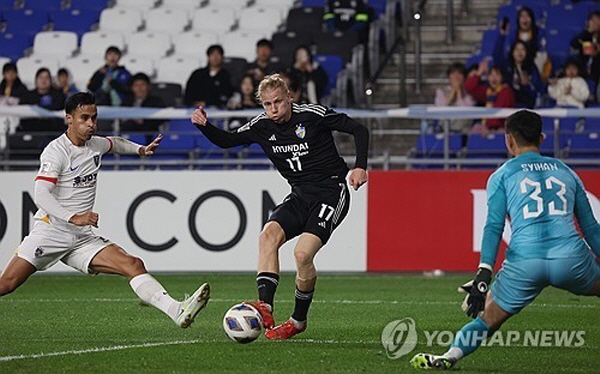 24일 펼쳐진 ACL 매치데이4 I조 울산 현대와 조호르 FC와의 경기에서 멀티골을 기록한 울산 루빅손 ©연합뉴스=한국프로축구연맹 제공 24일 펼쳐진 ACL 매치데이4 I조 울산 현대와 조호르 FC와의 경기에서 멀티골을 기록한 울산 루빅손 ©연합뉴스=한국프로축구연맹 제공