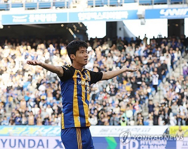 35R 대구와의 홈 경기에서 울산의 우승을 결정짓는 결승골을 터뜨린 울산 김민혁 ©연합뉴스=한국프로축구연맹 제공 35R 대구와의 홈 경기에서 울산의 우승을 결정짓는 결승골을 터뜨린 울산 김민혁 ©연합뉴스=한국프로축구연맹 제공