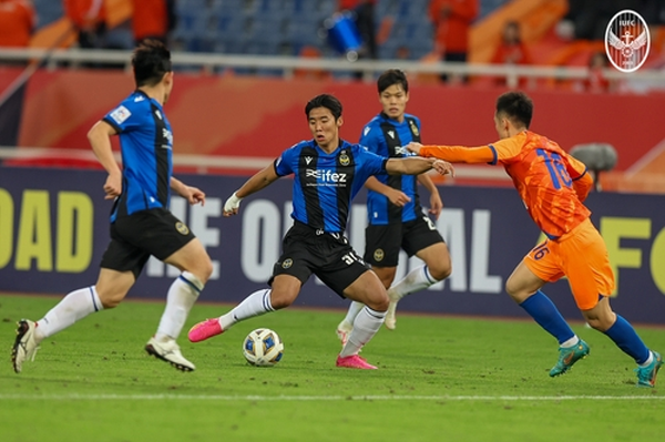 인천 유나이티드가 7일 오후 7시 중국 산둥성 지난에 위치한 지난 올림픽 스포츠 센터 스타디움에서 열린 2023-24시즌 아시아축구연맹(AFC) 챔피언스리그(ACL) 조별리그 G조 4차전에서 산둥 타이산에 1-3 완패를 기록했다. ©연합뉴스=인천유나이티드 제공 인천 유나이티드가 7일 오후 7시 중국 산둥성 지난에 위치한 지난 올림픽 스포츠 센터 스타디움에서 열린 2023-24시즌 아시아축구연맹(AFC) 챔피언스리그(ACL) 조별리그 G조 4차전에서 산둥 타이산에 1-3 완패를 기록했다. ©연합뉴스=인천유나이티드 제공