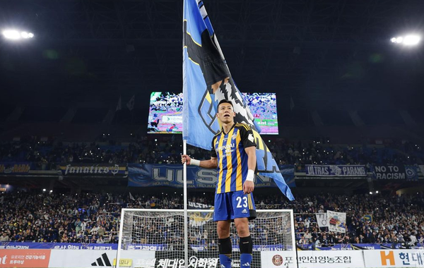 12일 열린 동해안 더비 직후, 울산 김태환의 '깃발 꽂기'는 동해안 더비의 스토리에 새로운 깊은 맛을 더하는 한 수였다. ⓒ울산현대호랑이 인스타그램 캡처 12일 열린 동해안 더비 직후, 울산 김태환의 '깃발 꽂기'는 동해안 더비의 스토리에 새로운 깊은 맛을 더하는 한 수였다. ⓒ울산현대호랑이 인스타그램 캡처