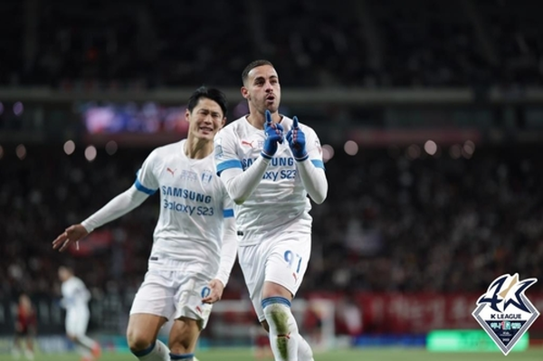 25일 오후 4시 30분 서울월드컵경기장에선 ‘하나원큐 K리그1 2023’ FC서울과 수원삼성의 37라운드 경기 득에서 결승골을 기록한 뒤 기뻐하는 수원의 바사니 ⓒ연합뉴스=한국프로축구연맹 제공 25일 오후 4시 30분 서울월드컵경기장에선 ‘하나원큐 K리그1 2023’ FC서울과 수원삼성의 37라운드 경기 득에서 결승골을 기록한 뒤 기뻐하는 수원의 바사니 ⓒ연합뉴스=한국프로축구연맹 제공