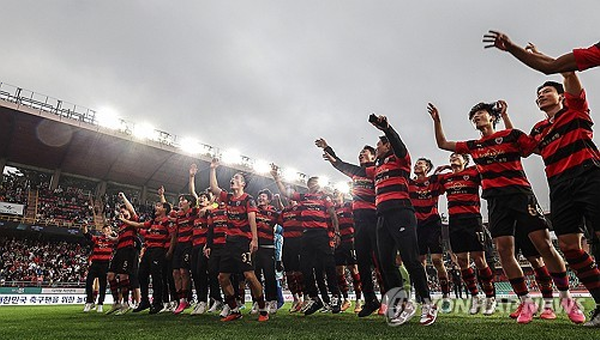‘구단 창단 50주년’ 포항 FA컵 우승...김기동 감독 이탈, 포항 레전드 박태하 감독으로 새출발 ©연합뉴스 ‘구단 창단 50주년’ 포항 FA컵 우승...김기동 감독 이탈, 포항 레전드 박태하 감독으로 새출발 ©연합뉴스