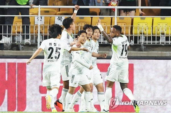 ‘감독 교체, AG 차출’ 변수 많던 전북 10년 만에 무관으로 마무리 ©연합뉴스 제공 ‘감독 교체, AG 차출’ 변수 많던 전북 10년 만에 무관으로 마무리 ©연합뉴스 제공