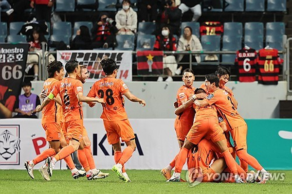 2위→강등 위기까지 ‘롤러코스터’급 한 해...구심점 역할 선수 대거 이탈, 남기일 감독 사임 ©연합뉴스=한국프로축구연맹 제공 2위→강등 위기까지 ‘롤러코스터’급 한 해...구심점 역할 선수 대거 이탈, 남기일 감독 사임 ©연합뉴스=한국프로축구연맹 제공