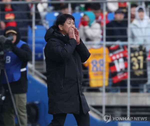 지난 라운드 첫 승을 거둔 박태하 감독이 돌풍의 광주를 맞이하다. ⓒ연합뉴스 지난 라운드 첫 승을 거둔 박태하 감독이 돌풍의 광주를 맞이하다. ⓒ연합뉴스