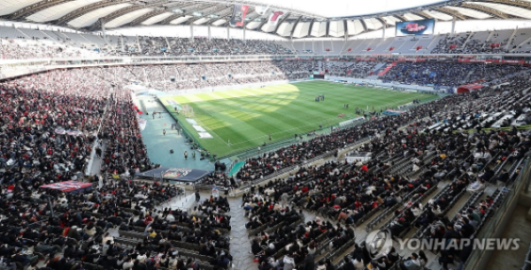 지난 10일 오후 서울월드컵경기장에서 열린 프로축구 하나은행 K리그1 2024 FC서울과 인천 유나이티드의 경기에 몰린 관중 ⓒ연합뉴스 제공