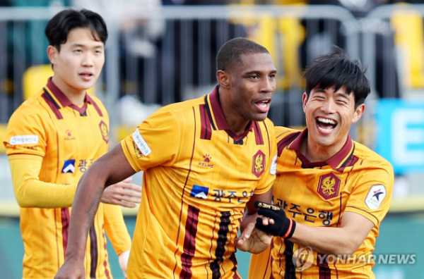 지난 2일 오후 광주축구전용경기장에서 열린 프로축구 하나은행 K리그1 2024 광주 FC와 서울 FC의 경기에서 골을 넣고 기뻐하는 광주 가브리엘 ⓒ연합뉴스 제공 지난 2일 오후 광주축구전용경기장에서 열린 프로축구 하나은행 K리그1 2024 광주 FC와 서울 FC의 경기에서 골을 넣고 기뻐하는 광주 가브리엘 ⓒ연합뉴스 제공