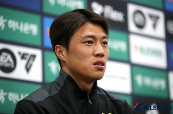 친정팀을 맞이하는 대전의 김승대 ©연합뉴스=한국프로축구연맹 제공 친정팀을 맞이하는 대전의 김승대 ©연합뉴스=한국프로축구연맹 제공