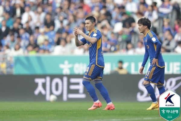 28일 오후 4시 30분 울산문수축구경기장에선 '하나원큐 K리그 2024' 9라운드 울산 HD FC와 제주유나이티드의 경기에서 득점한 뒤 세리머니하는 울산의 이동경 ©연합뉴스=한국프로축구연맹 제공 28일 오후 4시 30분 울산문수축구경기장에선 '하나원큐 K리그 2024' 9라운드 울산 HD FC와 제주유나이티드의 경기에서 득점한 뒤 세리머니하는 울산의 이동경 ©연합뉴스=한국프로축구연맹 제공