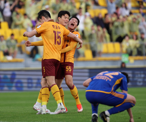 광주FC가 15일 광주축구전용경기장에서 열린 하나은행 K리그1 2024 8라운드 순연경기에서 울산 HD 호랑이에 2:1 승리를 거뒀다. ⓒ연합뉴스 ⓒ연합뉴스