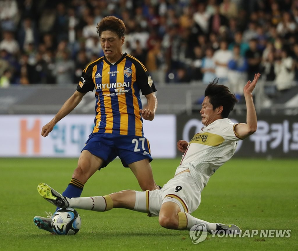 오는 25일 ‘하나은행 K리그1 2024’ 14라운드에서 울산 HD 호랑이와 대전하나시티즌이 맞붙는다. 사진은 지난해 두 팀의 경기. ⓒ연합뉴스 오는 25일 ‘하나은행 K리그1 2024’ 14라운드에서 울산 HD 호랑이와 대전하나시티즌이 맞붙는다. 사진은 지난해 두 팀의 경기. ⓒ연합뉴스