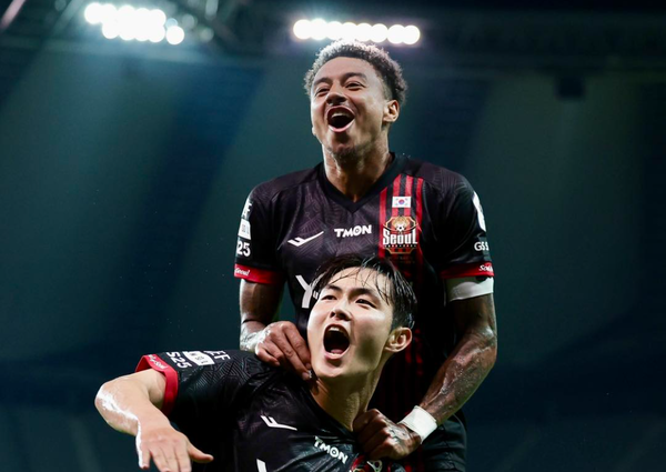 FC서울이 22일 서울월드컵경기장에서 펼쳐진 ‘하나은행 K리그1 2024’ 18라운드 수원FC와의 홈 경기에서 박성훈-강성진-윌리안의 릴레이골을 묶어 3:0으로 이겼다. ⓒFC서울 SNS FC서울이 22일 서울월드컵경기장에서 펼쳐진 ‘하나은행 K리그1 2024’ 18라운드 수원FC와의 홈 경기에서 박성훈-강성진-윌리안의 릴레이골을 묶어 3:0으로 이겼다. ⓒFC서울 SNS