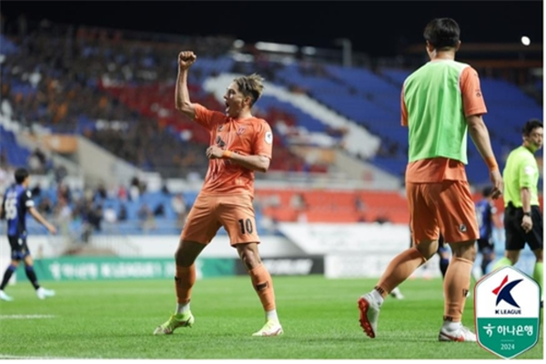 제주 유나이티드는 26일 오후 7시 30분 제주월드컵경기장에서 열린 하나은행 K리그1 2024 19라운드 인천 유나이티드와의 홈 경기서 헤이스의 결승골로 1:0 승리를 거뒀다. ⓒ연합뉴스=한국프로축구연맹 제공 제주 유나이티드는 26일 오후 7시 30분 제주월드컵경기장에서 열린 하나은행 K리그1 2024 19라운드 인천 유나이티드와의 홈 경기서 헤이스의 결승골로 1:0 승리를 거뒀다. ⓒ연합뉴스=한국프로축구연맹 제공