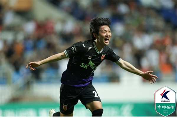 제주 유나이티드는 6일 제주월드컵경기장에서 열린 하나은행 K리그1 2024 21라운드 FC서울과의 경기에서 3:2 승리를 거뒀다. ⓒ연합뉴스=한국프로축구연맹 제공 제주 유나이티드는 6일 제주월드컵경기장에서 열린 하나은행 K리그1 2024 21라운드 FC서울과의 경기에서 3:2 승리를 거뒀다. ⓒ연합뉴스=한국프로축구연맹 제공