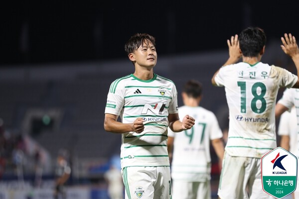 전북은 14일 수원FC 원정에서 이승우의 1골 2도움 맹활약 속에 이영재, 송민규, 안드리고, 전진우, 에르난데스가 모두 골맛을 보며 6:0 대승을 완성했다. ⓒ연합뉴스=한국프로축구연맹 제공 전북은 14일 수원FC 원정에서 이승우의 1골 2도움 맹활약 속에 이영재, 송민규, 안드리고, 전진우, 에르난데스가 모두 골맛을 보며 6:0 대승을 완성했다. ⓒ연합뉴스=한국프로축구연맹 제공