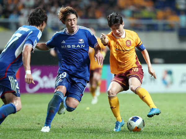 광주FC는 17일 광주월드컵경기장에서 열린 아시아축구연맹 챔피언스리그 엘리트(ACLE) E조 1차전에서 일본의 요코하마 F. 마리너스를 7:3으로 격파했다. ⓒ연합뉴스 광주FC는 17일 광주월드컵경기장에서 열린 아시아축구연맹 챔피언스리그 엘리트(ACLE) E조 1차전에서 일본의 요코하마 F. 마리너스를 7:3으로 격파했다. ⓒ연합뉴스