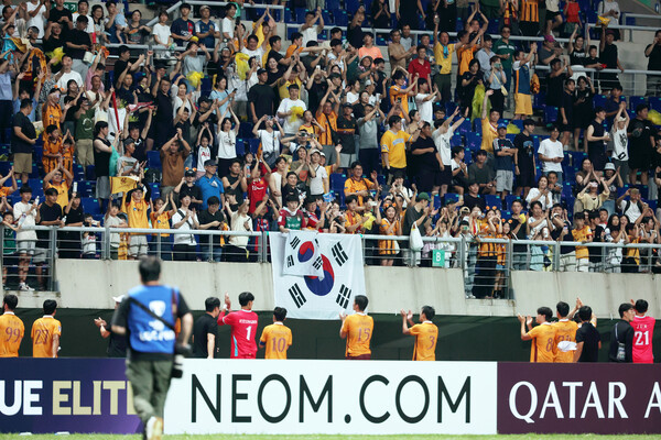 광주FC는 17일 광주월드컵경기장에서 열린 아시아축구연맹 챔피언스리그 엘리트(ACLE) E조 1차전에서 일본의 요코하마 F. 마리너스를 7:3으로 격파하고 E조 선두로 올라섰다. ⓒ연합뉴스 광주FC는 17일 광주월드컵경기장에서 열린 아시아축구연맹 챔피언스리그 엘리트(ACLE) E조 1차전에서 일본의 요코하마 F. 마리너스를 7:3으로 격파하고 E조 선두로 올라섰다. ⓒ연합뉴스
